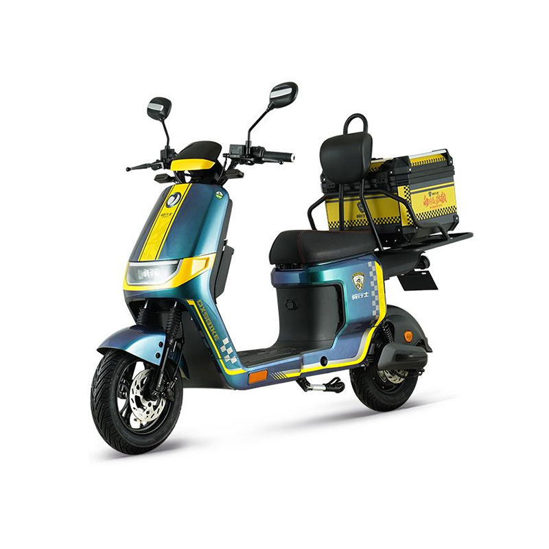 Kako se električni motocikl s prednjim branikom nosi s manevriranjem u skučenim urbanim prostorima u usporedbi s modelima bez branika?