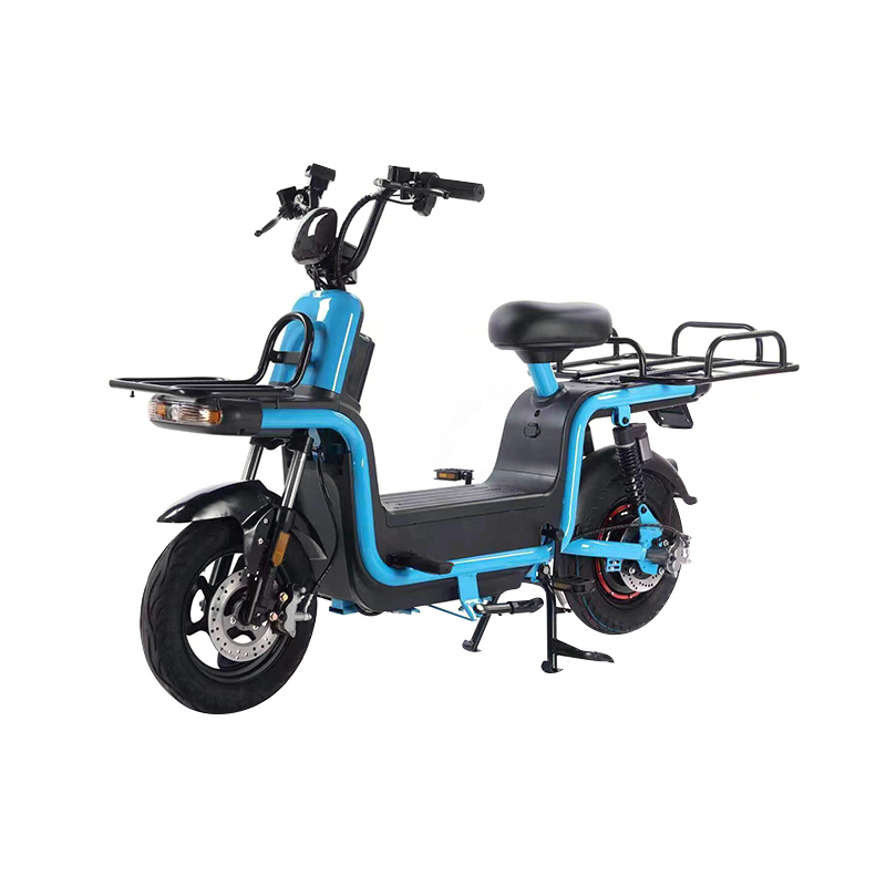 Kakva je raspodjela težine i težište ovog električnog motocikla u usporedbi s ekvivalentnim ICE motociklima?
